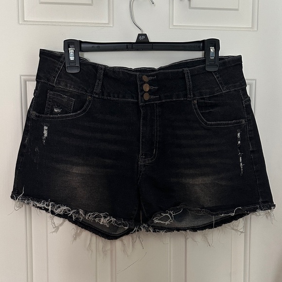 Stylish Black Distressed Jean Shorts - Picture 1 of 4